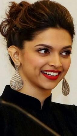 Top 10 Bollywood Celebrity Hairstyles You Must Try Ibtimes India Deepika padukone outfits,makeup,hairstyles from chennai express movie/kri ga.deepika padukone outfits, deepika padukone. top 10 bollywood celebrity hairstyles