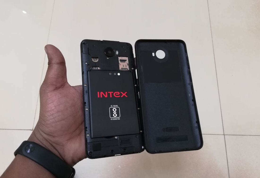Intex Elyt Dual come packed with a 2,400mAh removable battery Intex, Elyt Dual, review, performance, design, display, camera,battery