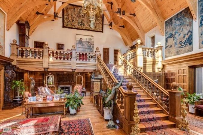 Brad Pitt and Angelina Jolie rented this Long Island home Brad Pitt and Angelina Jolie rented this Long Island home