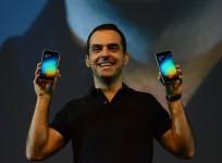 INDIA-ECONOMY-SMARTPHONE
