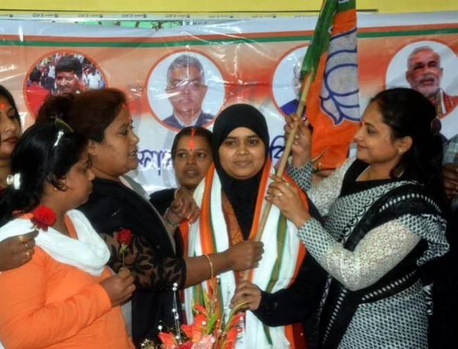 Ishrat Jahan (C) joins BJP. ishrat BJP