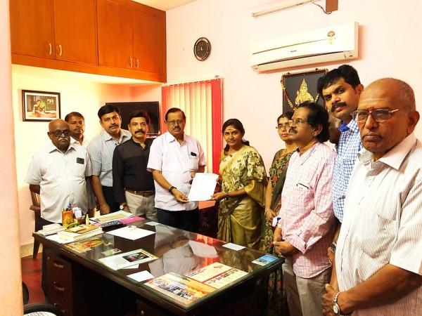 Indian Medical Association (Gobichettipalayam Branch) Doctors presented memorandum to Tiruppur MP against the NMC Bill. IMA- DELHI