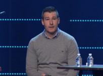 Pastor gets standing ovation after admitting sexual incident with teen