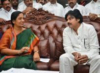 Pawan Kalyan with Paritala Sunitha at her residence