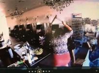 Brave sisters use chairs to take down carjacker at LA nail salon