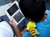 boy playing nintendo