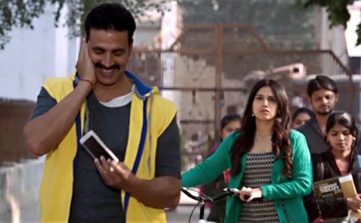 Akshay Kumar, Bhumi Pednekar in Toilet - Ek Prem Katha Akshay Kumar, Bhumi Pednekar