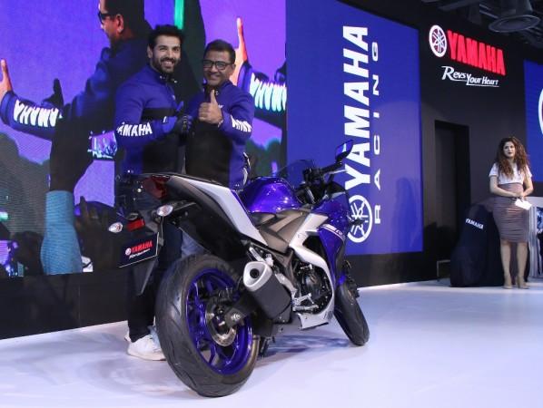 Yamaha brand ambassador John Abraham with Roy Kurian,Senior Vice President, Sales & Marketing, Yamaha Motor India Sales Pvt. Ltd. 2018 Yamaha YZF-R3