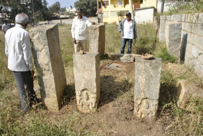 BMTC bus driver Dhanpal M discovers ancient inscriptions in Yelahanka BMTC bus driver Dhanpal M discovers ancient inscriptions in Yelahanka