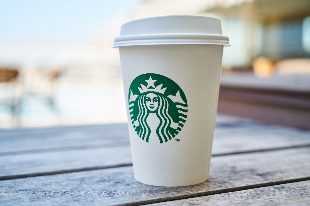 Starbucks to phase out plastic straws worldwide by 2020 •
