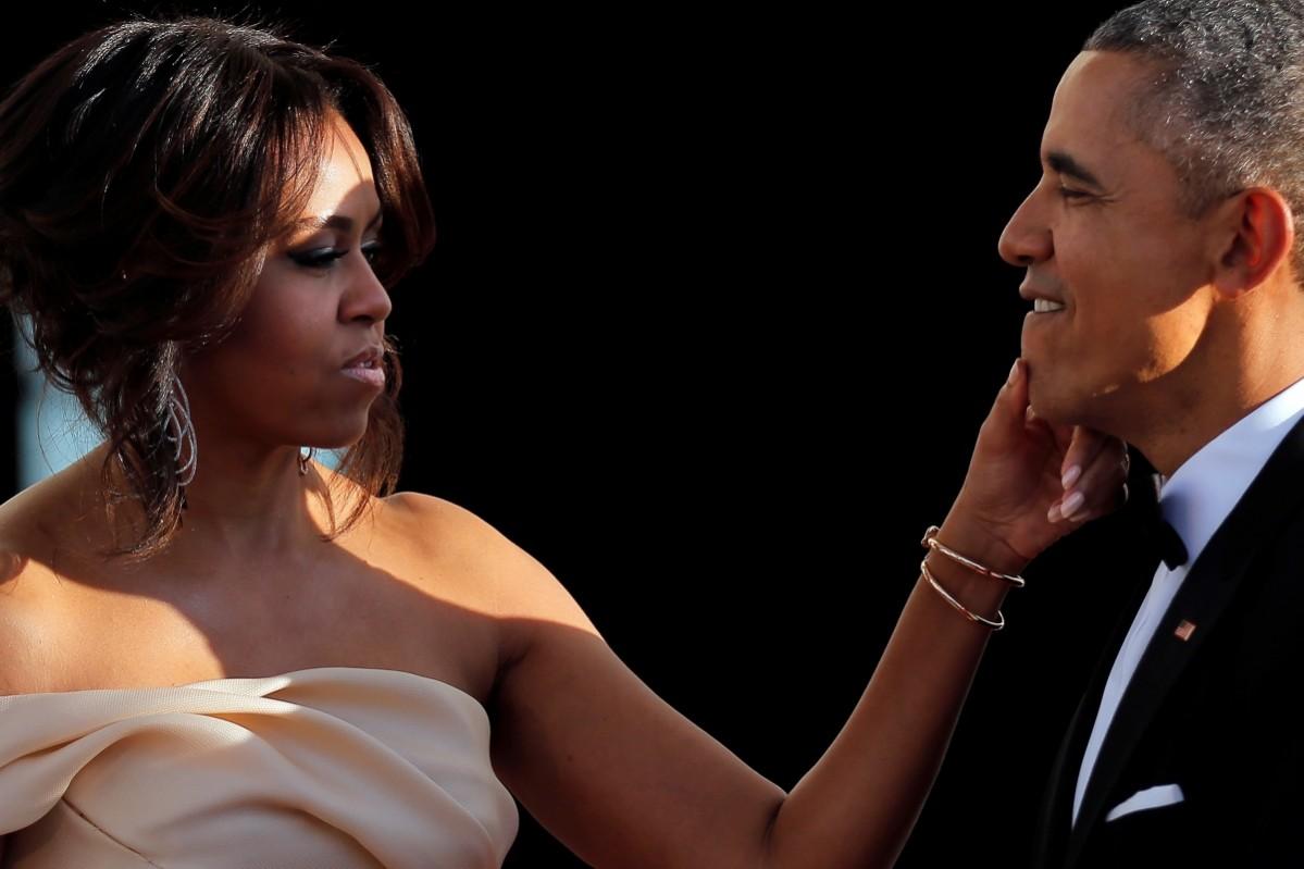 Barack Obama and Michelle Obama talk while waiting for the arrival of the Iceland Prime Minister Sigurdur Ingi Johannsson and his wife at a state dinner in the White House during the US-Nordic Leaders Summit in Washington, May 13, 2016. Barack and Michelle Obama