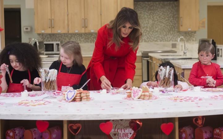 US First Lady Melania Trump decorates cookies for Valentine's Day as she visits with children who are currently patients at the National Institutes of Health (NIH) at The Children's Inn at NIH in Bethesda, Maryland, February 14, 2018. Melania Trump