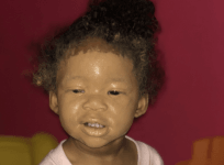 Photo tweeted by Katina Hawkins that shows her daughter Yani's face covered in a thick layer of foundation, with Twitter users complimenting her 'full coverage' look.