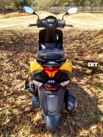 From the rear, TVS Ntorq 125 looks particularly sporty. TVS Ntorq 125