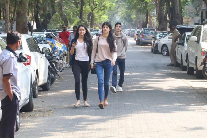 Friends of Janhvi Kapoor and Khushi Kapoor arrive at Anil Kapoor's residence in Mumbai Janhvi Kapoor and Khushi Kapoor friends arrive at Anil Kapoor's residence in Mumbai