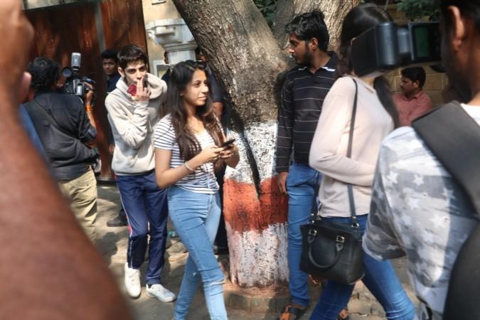 Friends of Janhvi Kapoor and Khushi Kapoor arrive at Anil Kapoor's residence in Mumbai Janhvi Kapoor and Khushi Kapoor friends arrive at Anil Kapoor's residence in Mumbai