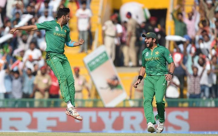 File photo of Karachi Kings' skipper Imad Wasim (L) and Shahid Afridi. Shahid Afridi