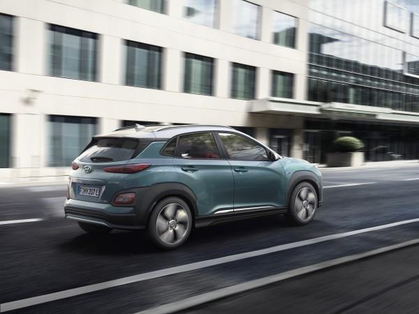 The Kona Electric features two different powertrain versions. Hyundai Kona Electric SUV, Hyundai Kona