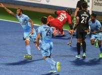 India's Sunil Sowmarpet (L) celebrates after scoring against New Zealand during their 3rd and 4th placing match of the 2017 Sultan Azlan Shah men's field hockey tournament at Azlan Shah stadium in Malaysia's northern town of Ipoh on May 6, 2017