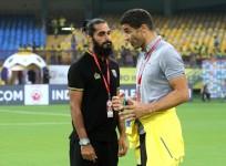 Kerala Blasters captain Sandesh Jhingan (left) with coach David James