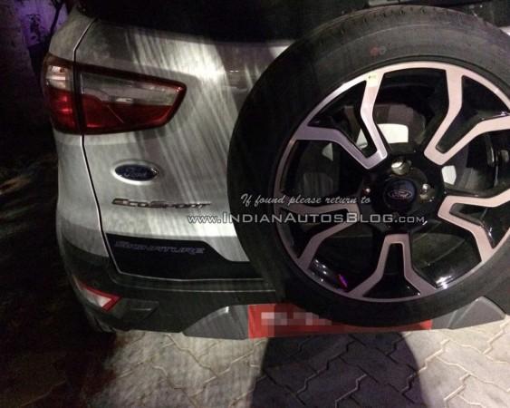Ford EcoSport Signature Edition shows new 17-inch dual-tone alloy wheels. Ford EcoSport Signature Edition