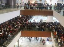 Mob at Apple retailer in Malaysia