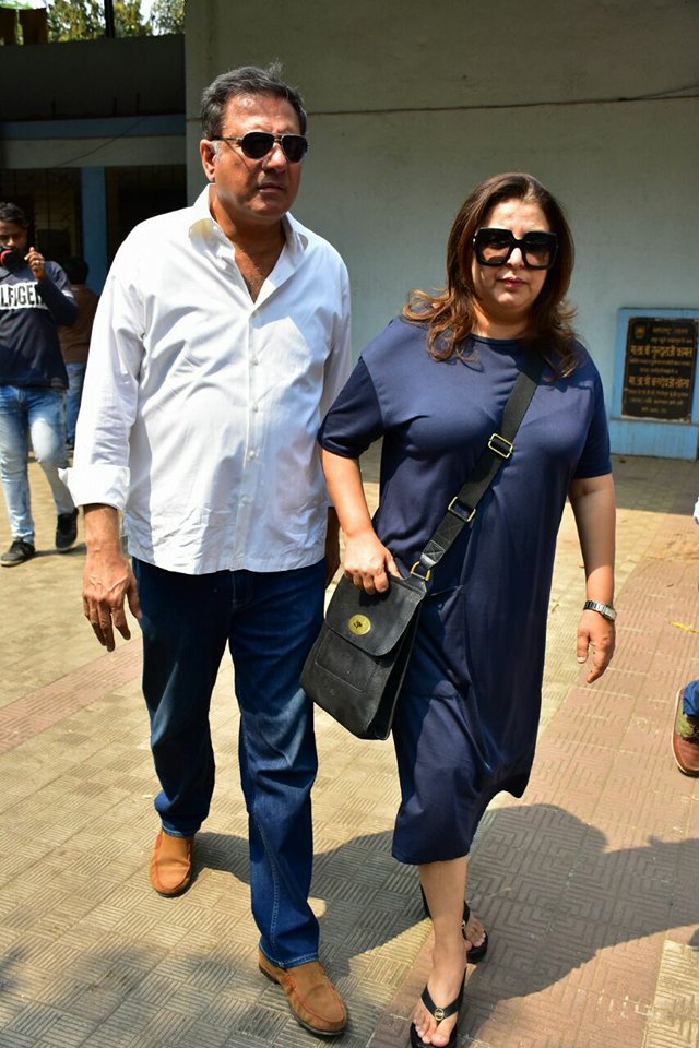 Celebs at Shammi funeralCelebs at Shammi funeral