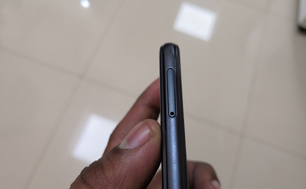 Honor 9 Lite features dual-SIM card slot on the left side edge Huawei, Honor 9 lite, review, display, design,camera