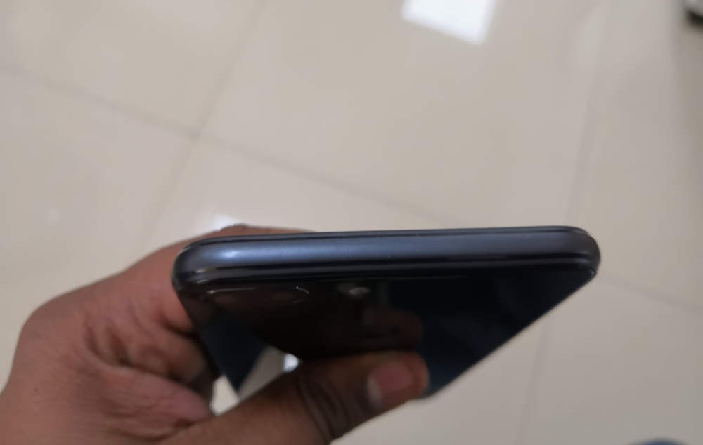 Honor 9 Lite comes with a smooth edge on the top Huawei, Honor 9 lite, review, display, design,camera
