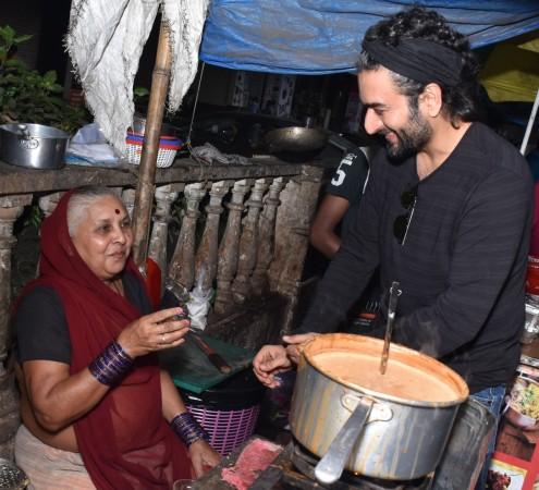 Shekhar Ravjiani visits a tea stall in Mumbai Shekhar Ravjiani