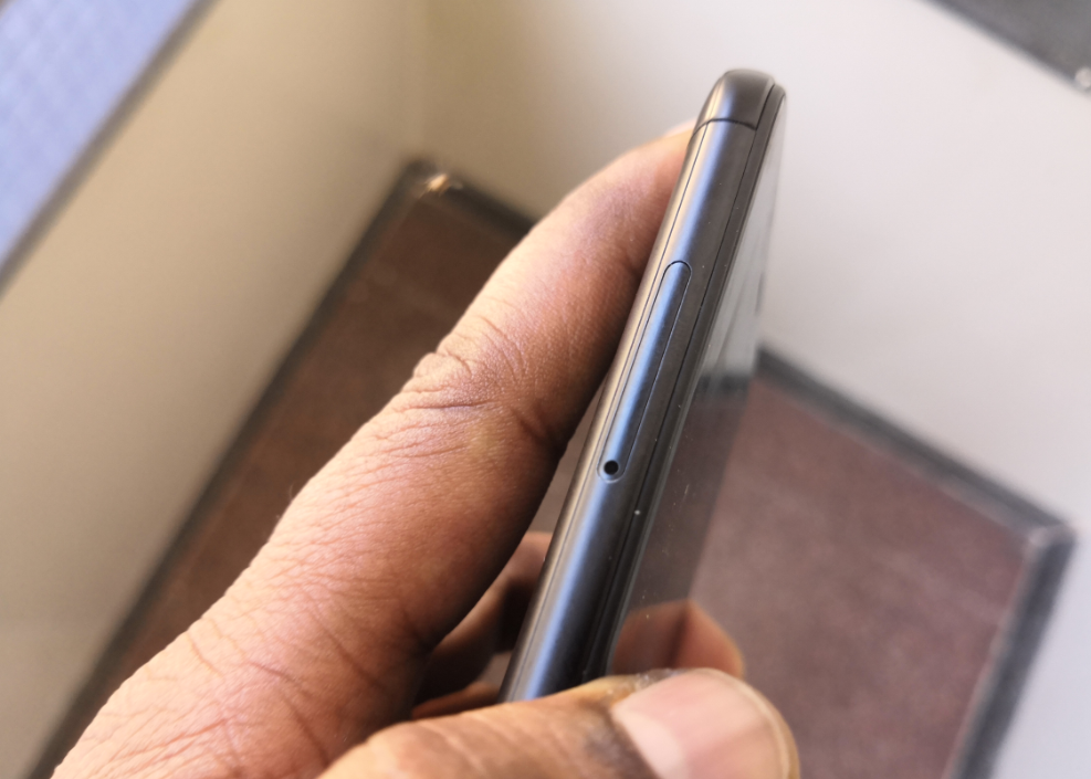 Xiaomi Redmi Note 5 features Dual-SIM slot on the left side of the edge Xiaomi, Redmi Note 5, review, camera, design, display