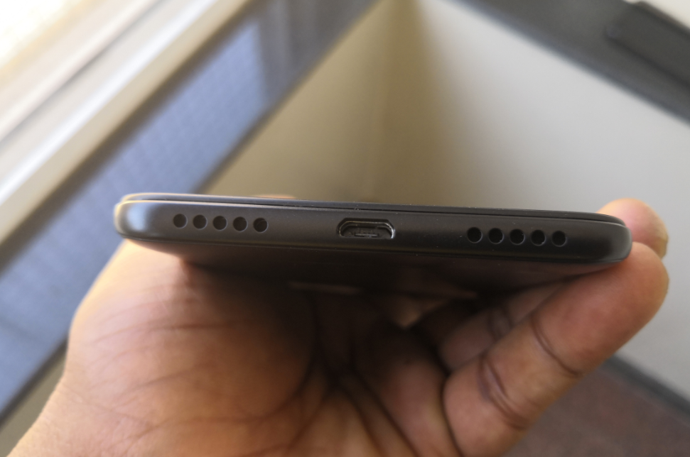 Xiaomi Redmi Note 5 comes with two single-grille speakers having Type-2 USB port in the middle at the base Xiaomi, Redmi Note 5, review, camera, design, display