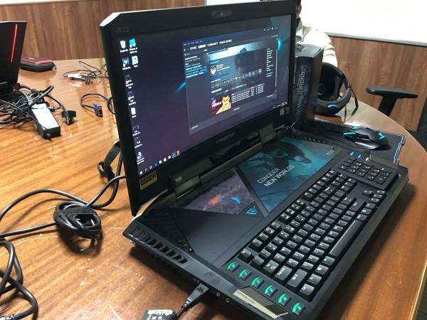 Predator 21X -World's first curved Screen Gaming laptop Acer Predator 21X