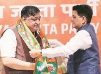 Piyush Goyal welcomes Naresh Agarwal in to the BJP