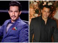 Aditya Narayan and Salman Khan trolled with memes after former hit an auto-rickshaw with his car