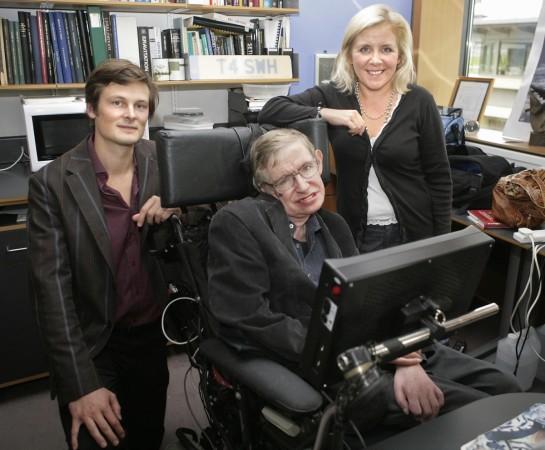 Professor Stephen Hawking, (C) his daughter Lucy (R) and Christophe Galfard pose for photographs in Professor Hawking's office at The Centre for Mathematical Sciences in Cambridge, in central England, 03 September 2007. Stephen HAwking family, Stephen Hawking kids