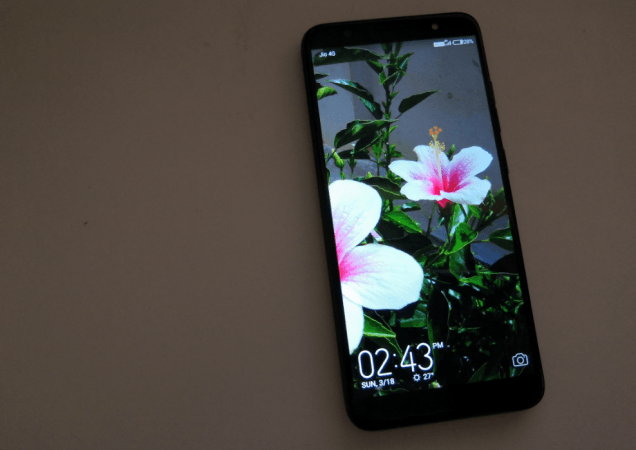 Tecno Comon i comes with 5.65-inch FullView screen HD (1440x720p) resolution, guaranteeing users of immersive viewing experience. Tecno, Camon i, review, display, design,performance, camera, battery