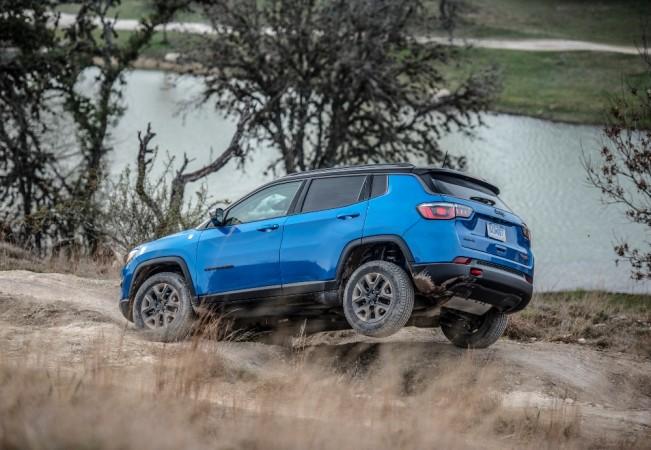 Jeep Compass Trailhawk boasts off an Active Drive Low-range 4WD technology. Jeep Compass Trailhawk
