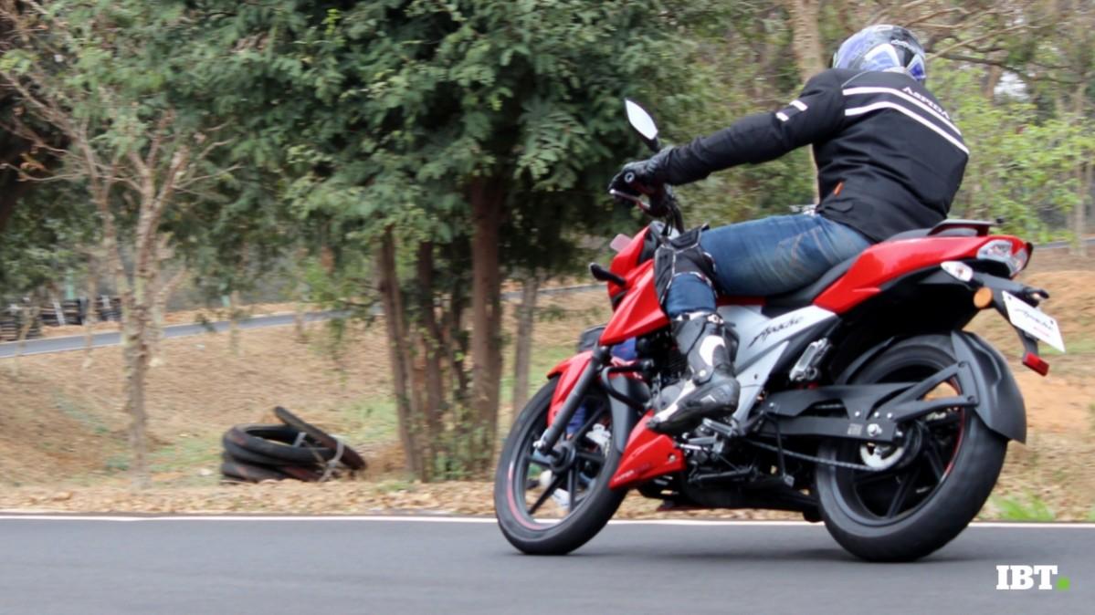 The 17-inch alloy wheels wrapped in TVS Remora tires and offer adequate grip TVS Apache RTR 160 4V