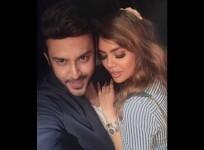 Esha Gupta said she is not dating Nikhil Thampi