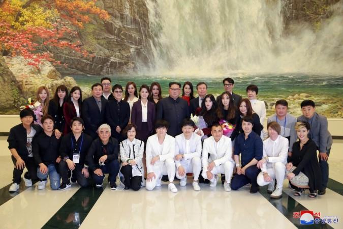 North Korean leader Kim Jong Un poses with South Korean K-pop singers in this photo released by North Korea's Korean Central News Agency (KCNA) in Pyongyang April 2, 2018. Kim Jong-un