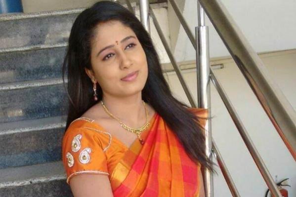 V6 Anchor Radhika Reddy V6 Anchor Radhika Reddy