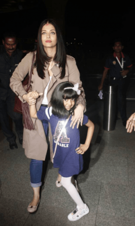 Aaradhya Bachchan posing for the camera with Aishwarya Aaradhya Bachchan posing for the camera