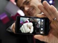 man-displayed-lg-optimus-3d-during-the-gsma-mobile-world-congress-in-barcelona