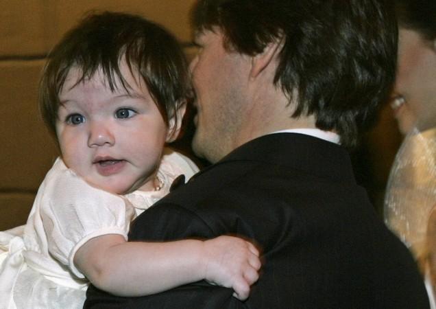 Actor Tom Cruise holds his daughter Suri as he arrives with his fiancee Katie Holmes (R) at a restaurant in Rome November 16, 2006 Tom Cruise holds his daughter Suri