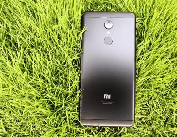Xiaomi Redmi 5 comes with a good and sturdy quality shell on the back Xiaomi, Redmi 5, review, performance, battery, design, camera