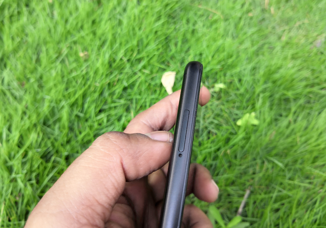 Xiaomi Redmi 5 features hybrid dual-SIM tray slot on the left side Xiaomi, Redmi 5, review, performance, battery, design, camera