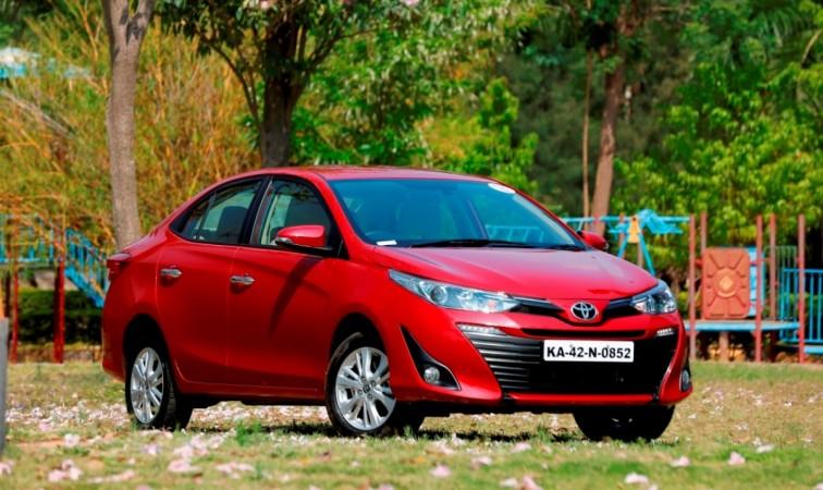 2018 Toyota Yaris Variant wise features, price of Honda