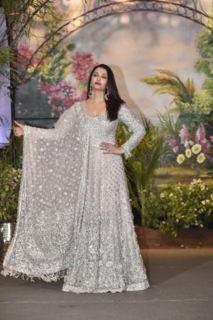 Aishwarya Rai Bachchan looking gorgeous at Sonam Kapoor-Anand Ahuja's reception party Aishwarya Rai Bachchan