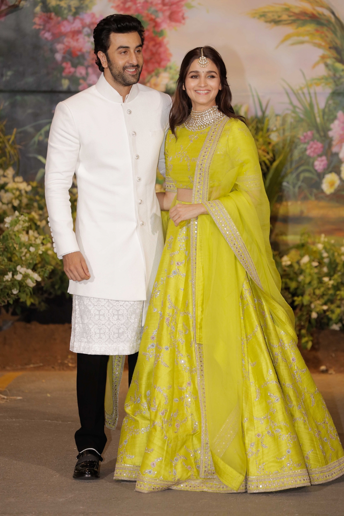 Alia Bhatt stuns in a white dress during dinner date with Ranbir Kapoor ...